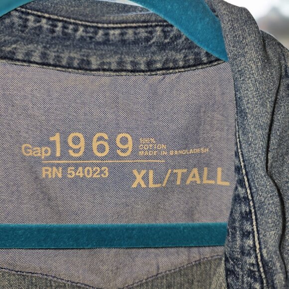 ๐Gap 1969 Western Denim Shirt - Classic Light Wash - XL Tall - Picture 3 of 10